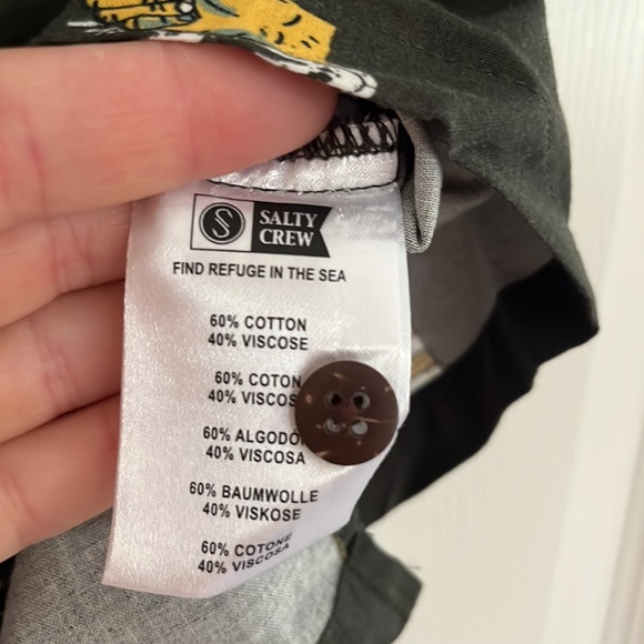 Salty Crew button down short sleeve shirt. - Picture 5 of 5